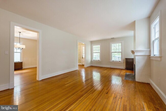 Building Photo - 3236 McKinley St NW