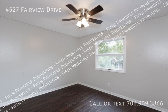 Building Photo - 4527 Fairview Dr