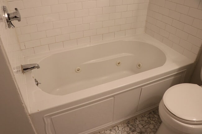 Building Photo - 320 Warren St