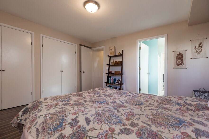 Building Photo - 1847 W Sussex Ave