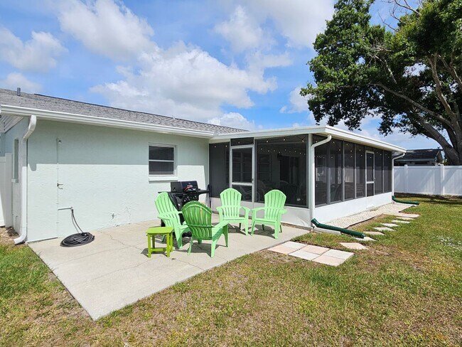 Building Photo - 426 Pineview Dr