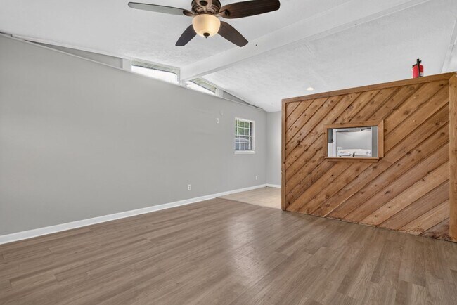 Building Photo - 255 Woodside Dr