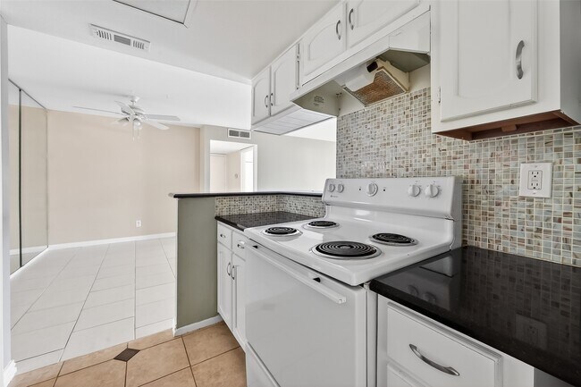 Building Photo - 14555 Wunderlich Dr