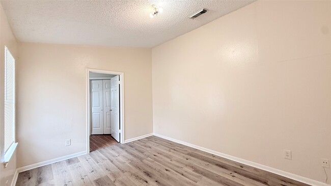 Building Photo - 15821 Ridgecroft Rd