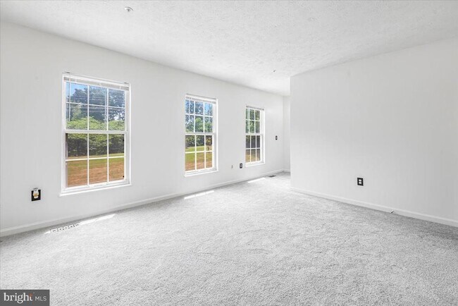 Building Photo - 11304 Southlakes Dr