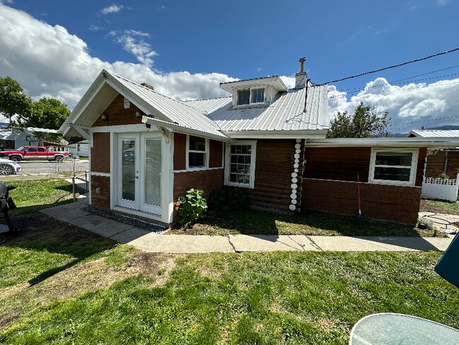 Primary Photo - 2 Ottawa St