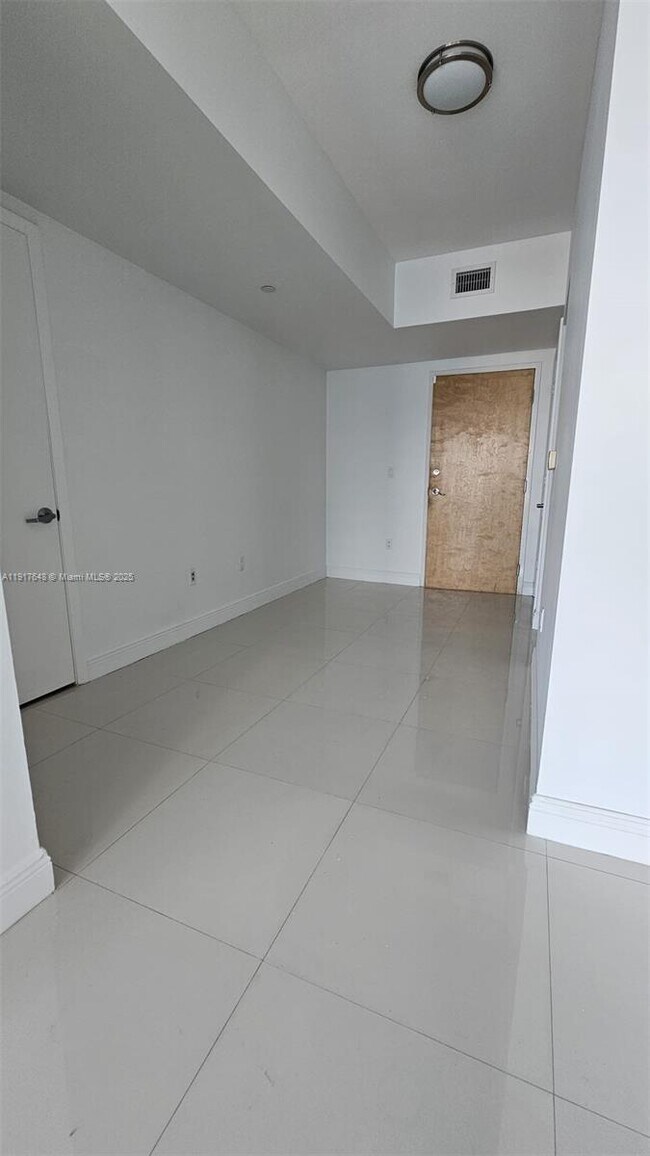 Building Photo - 350 S Miami Ave