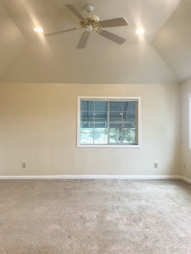 Building Photo - Updated country living