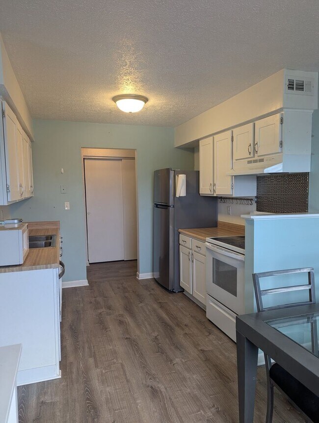 Building Photo - 2BR Condo in West Chester, **Pet Friendly-...