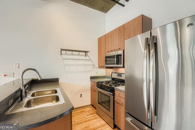 Building Photo - 1023 Juniper St NE