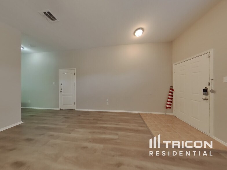 Building Photo - 6733 Bear Hollow Ct