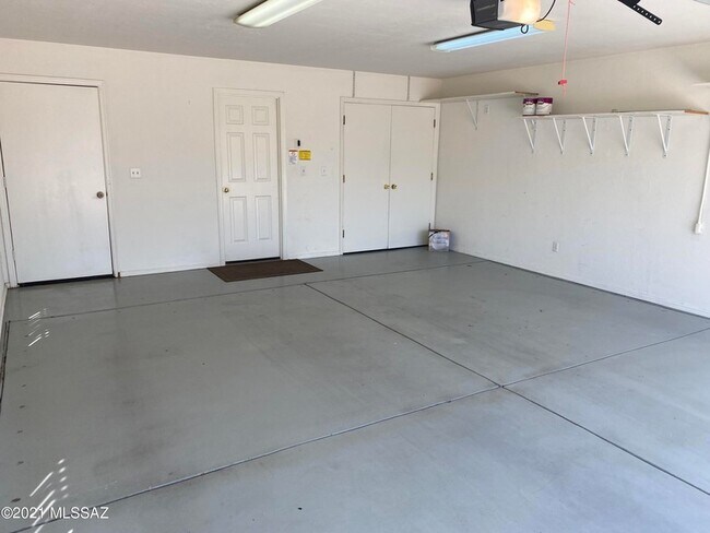 Building Photo - 3911 N Vine Tree Pl