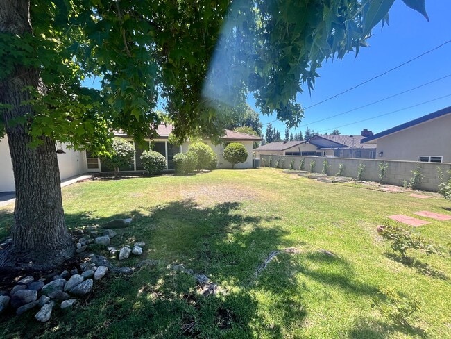 Building Photo - Beautiful Glendora Home in Desireable Area