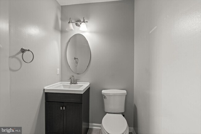 Building Photo - 5030 Finsbury Rd