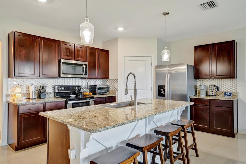 Building Photo - 16341 Little Garden Dr