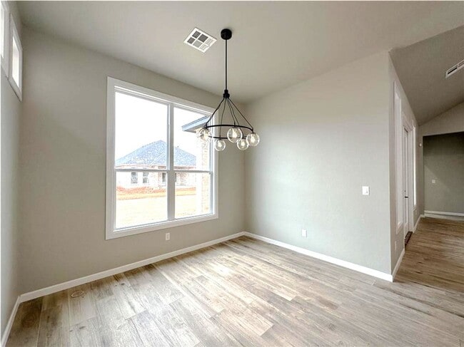 Building Photo - 3 Bed 2 Bath 2 Car in Twin Silos Addition Edmond, OK