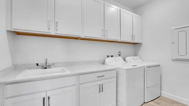 Building Photo - 601 Hookline Cir
