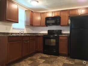Building Photo - Pet Friendly 3 Bedroom Charmer located beh...