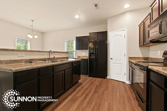 Building Photo - 3 Bed/2.5 Bath Home Close to Mountain Isla...