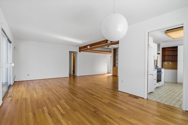 Building Photo - 1510 Barnard Rd