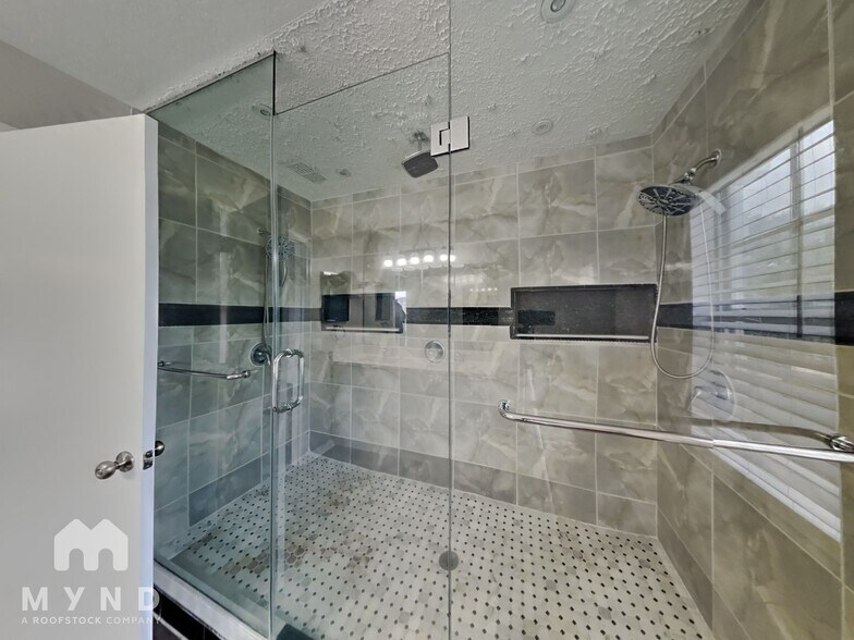 Building Photo - 2943 Lyndscape St