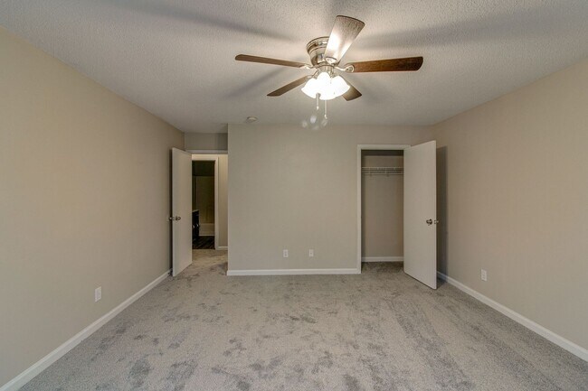 Building Photo - 1244 Parkway Pl