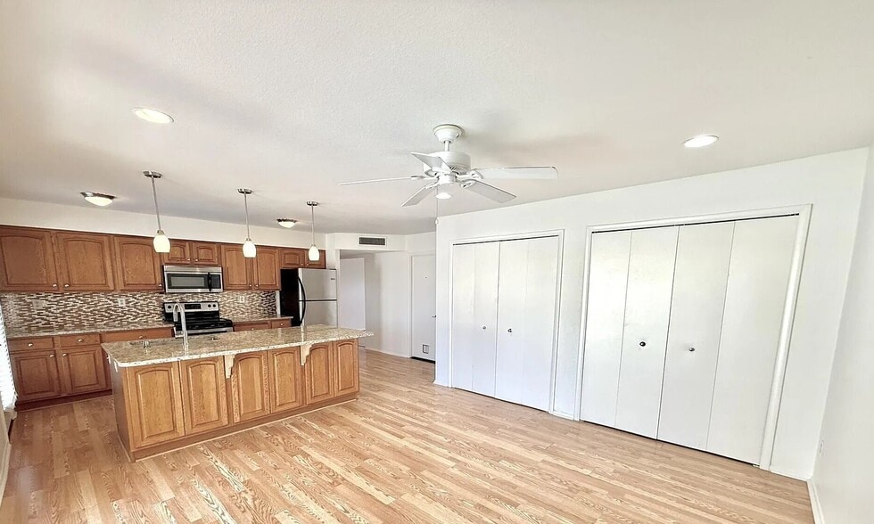 Building Photo - 1410 E Verlea Dr