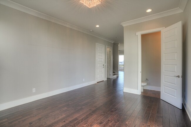 Building Photo - 908 Youngs Ln