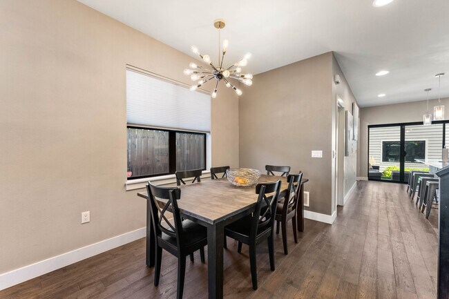 Building Photo - 1544 Utica St