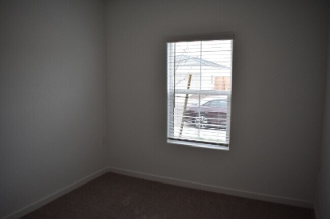 Building Photo - 4472 N San Miguel Ave