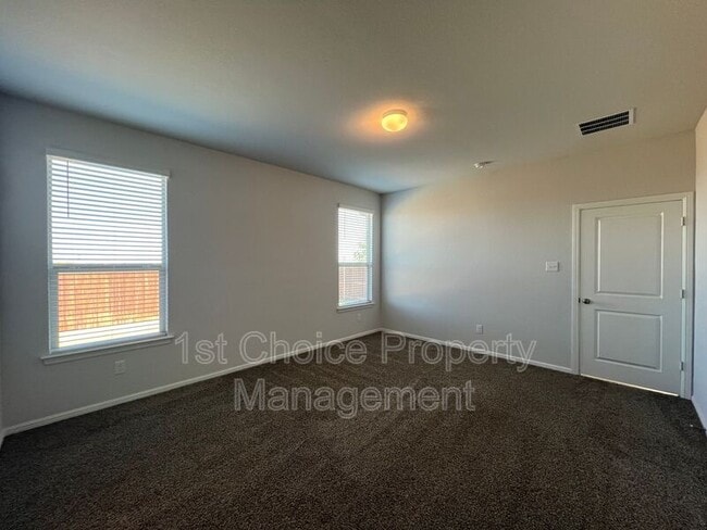 Building Photo - 9608 New Bern Dr