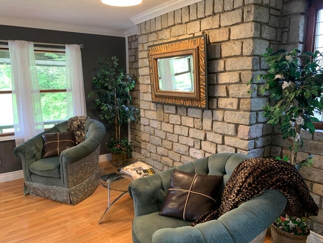 Building Photo - 7049 Riverside Dr