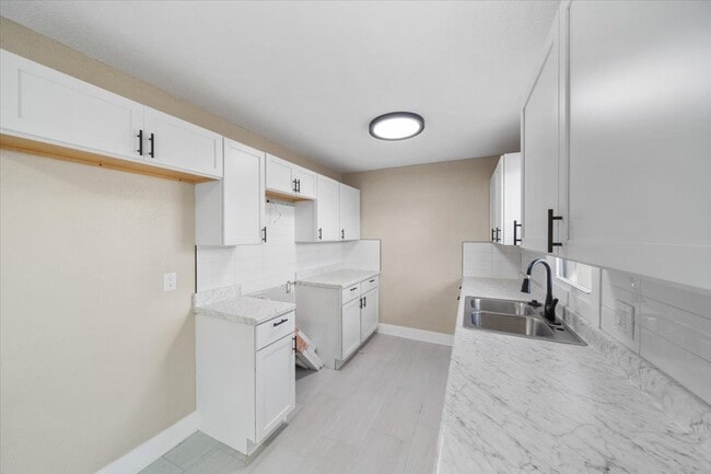 Building Photo - 4621 Mersington Ave