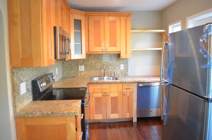 Kitchen - 1642 Van Buren St