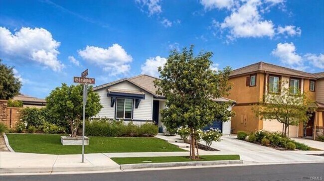 Building Photo - Stunning Pool Home