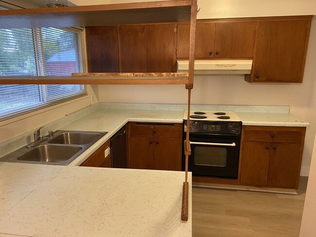 Building Photo - Lovely 2 Bedroom, 2 Bath Home