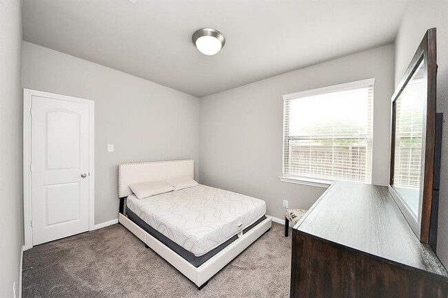 Building Photo - 2518 Terrace Point Dr
