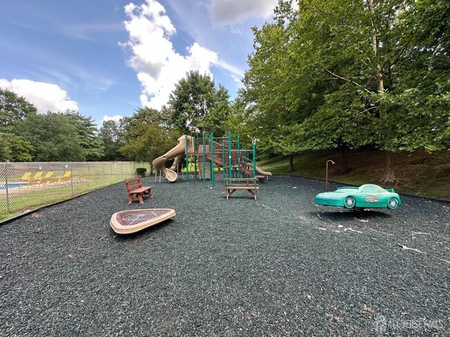 Building Photo - 3123 Sayre Dr