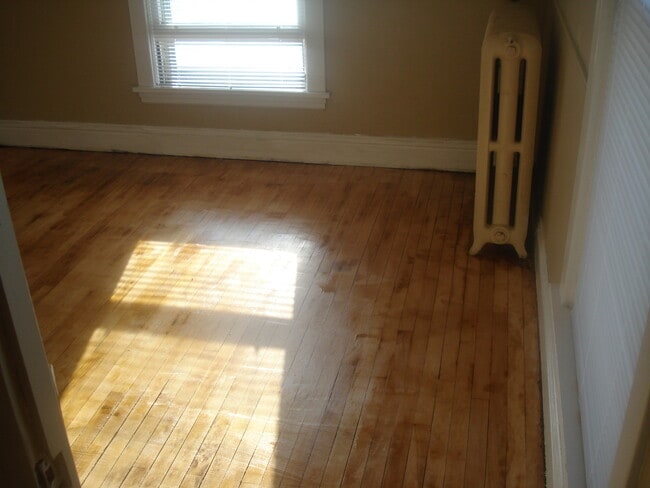 Building Photo - 206 Burr