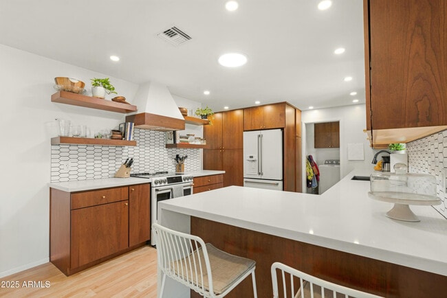 Building Photo - 1021 W Las Palmaritas Dr