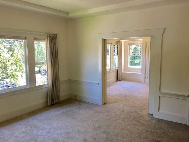 Building Photo - 733 Haddon Pl