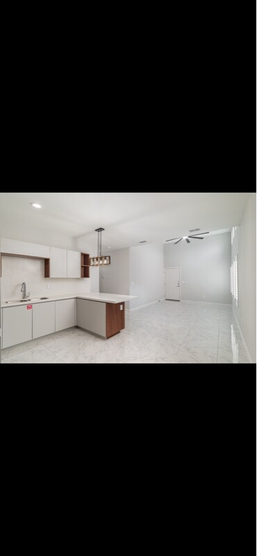 Building Photo - 1007 Hidden Hls St