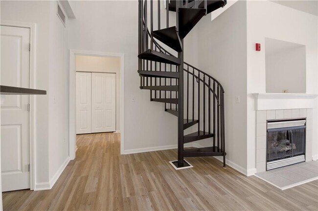 Building Photo - 1000 Providence Pl