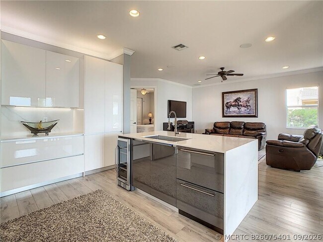 Building Photo - 4827 SW 183rd Ave