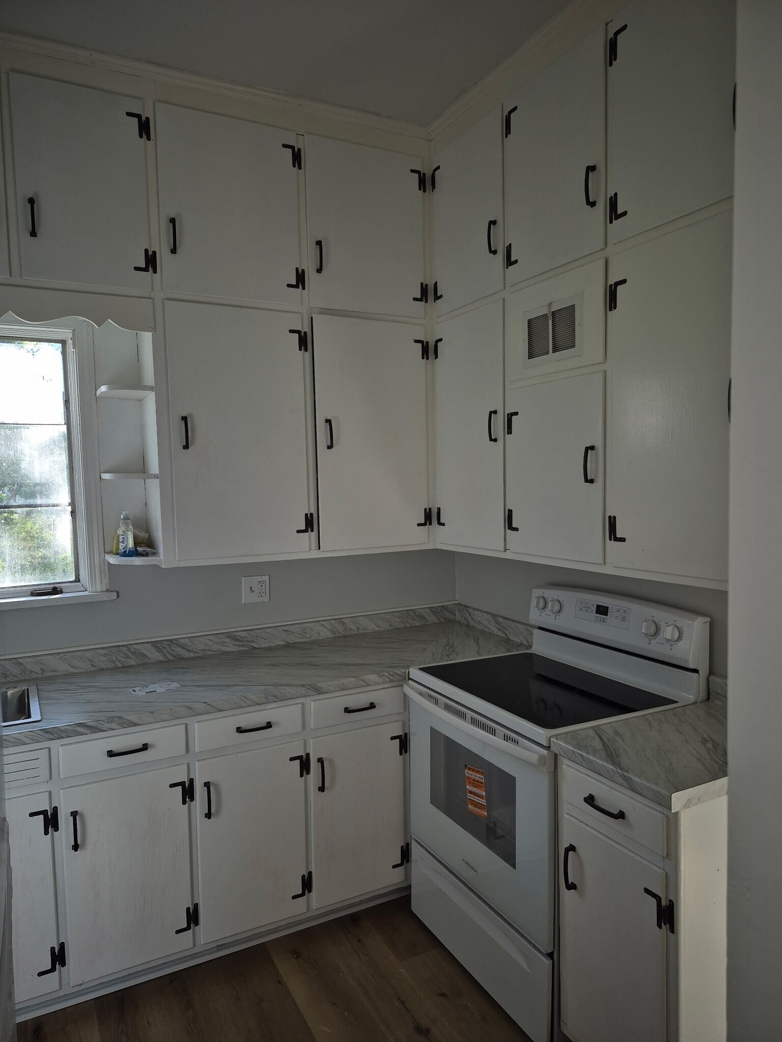Building Photo - 403 Hopley Ave
