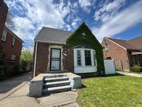 Building Photo - 9927 Beaconsfield St