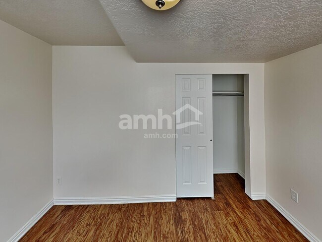Building Photo - 8558 Laurel Oak Dr
