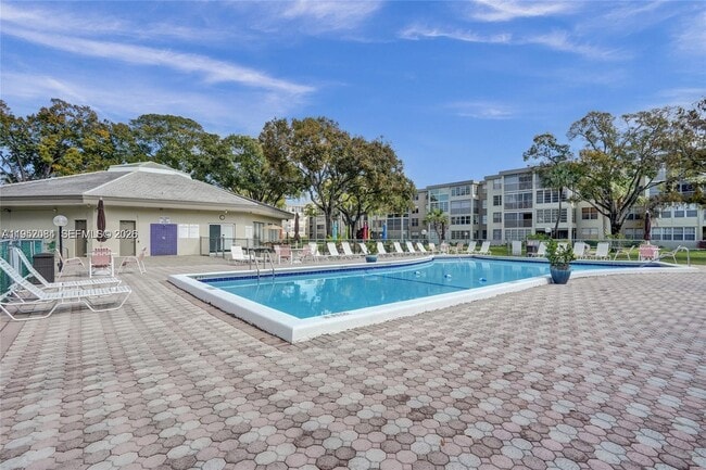 Building Photo - 2999 NW 48th Ave