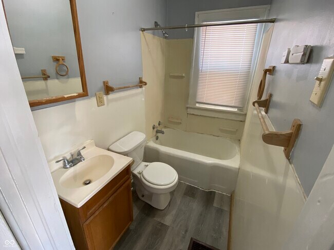 Building Photo - 1604 W 15th St