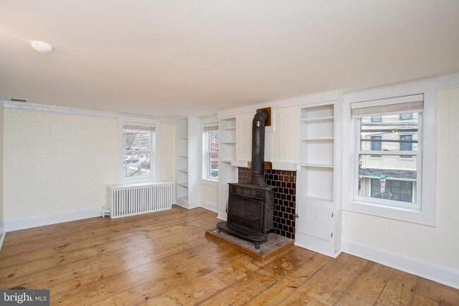 Building Photo - 67 Ferry St